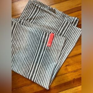 Lululemon Vinyasa Wrap Scarf Grey White Stripe